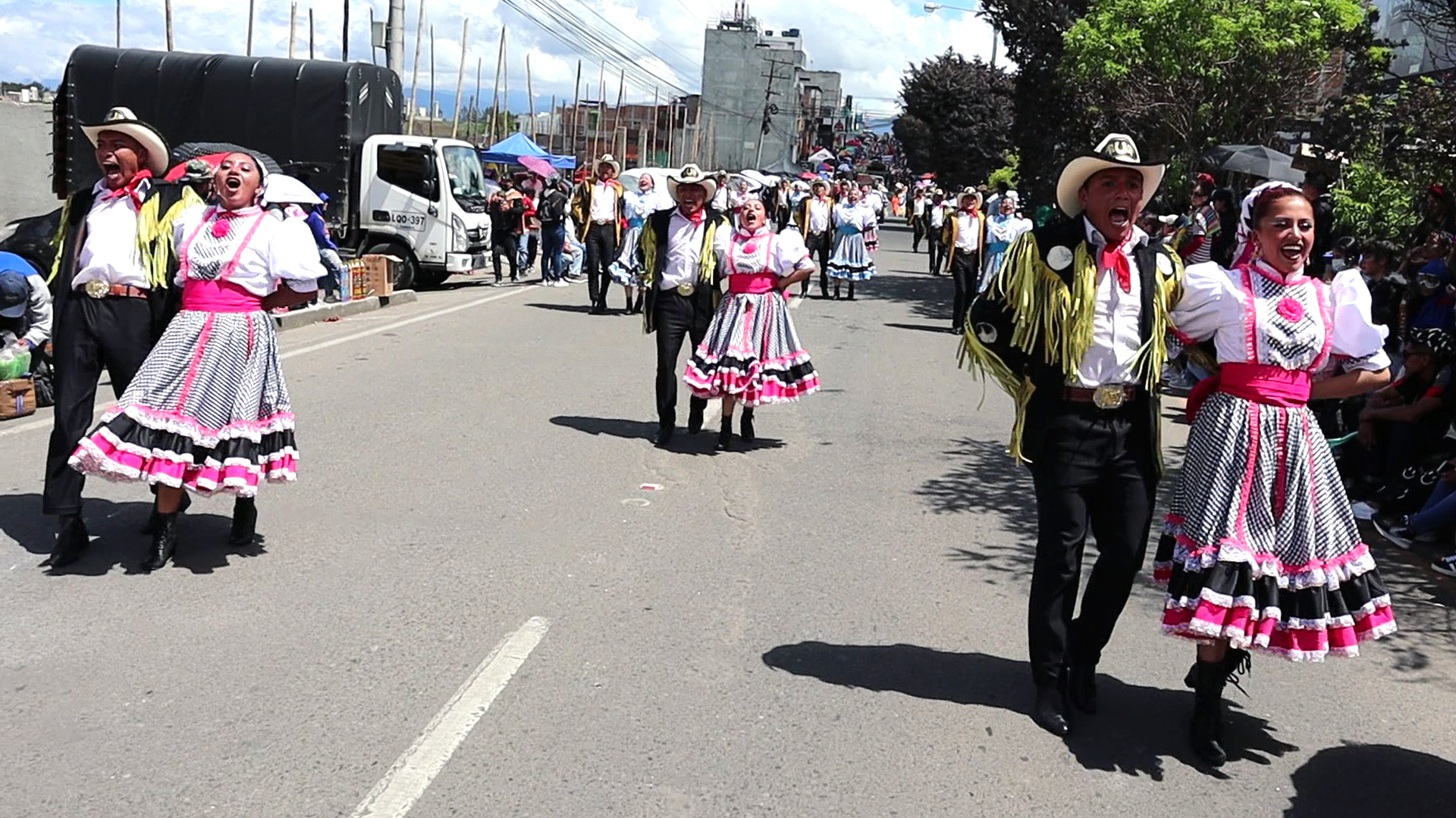 1er. Al son del galope un polka mexinana - Ballet Andino Muyakan